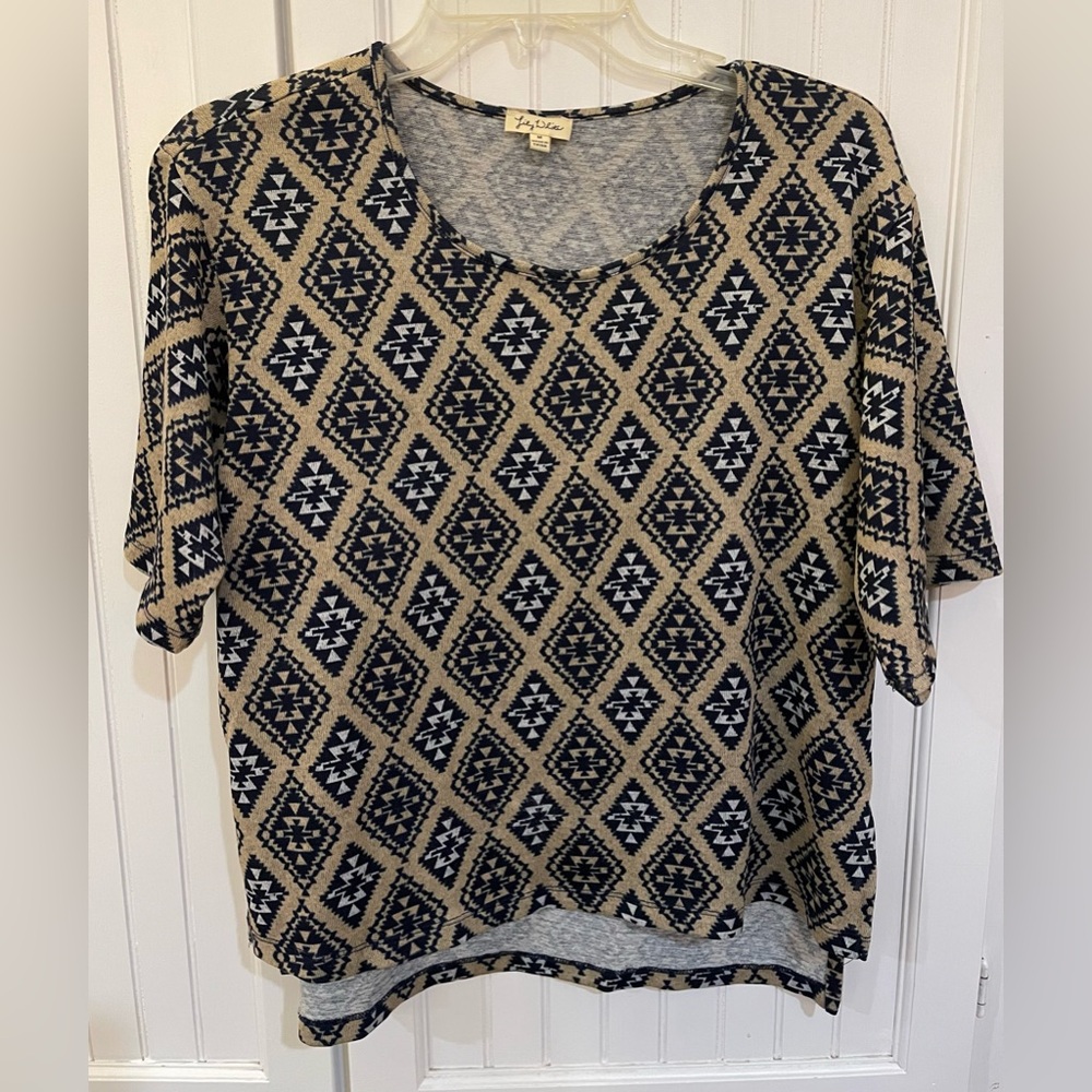 Lily White Hi Lo 1/2 Sleeve Side Splits Aztec PrintTop Size Medium - Preowned